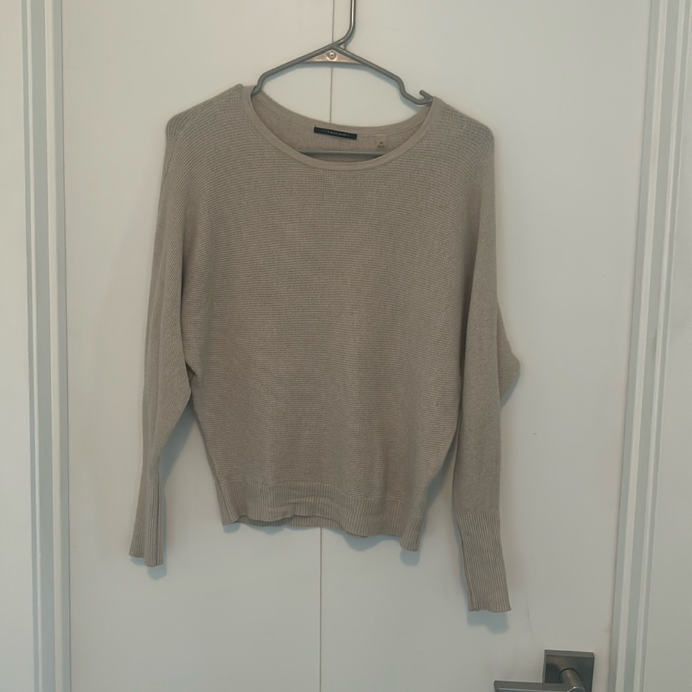 Ivory sweater with tight wrist and waist